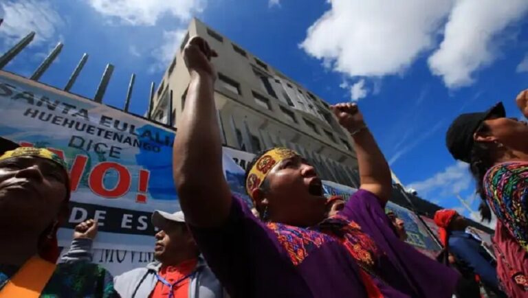 indigenas guatemaltecos en Bruselas...-min