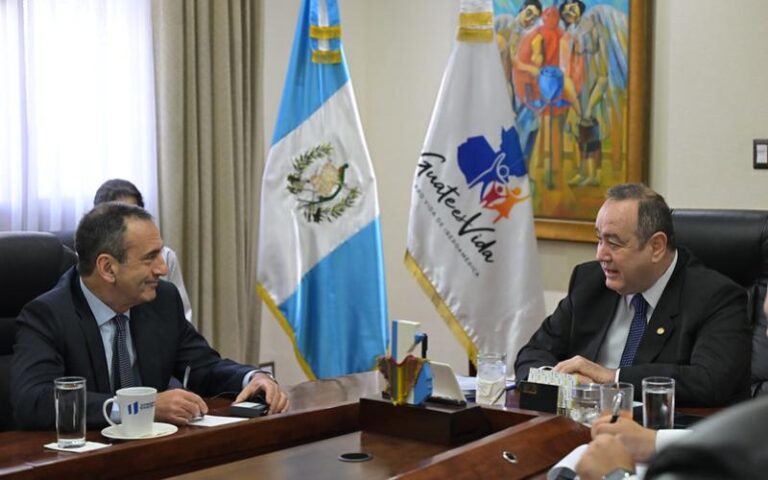 pres de guatemala y rep de estados unidos-min