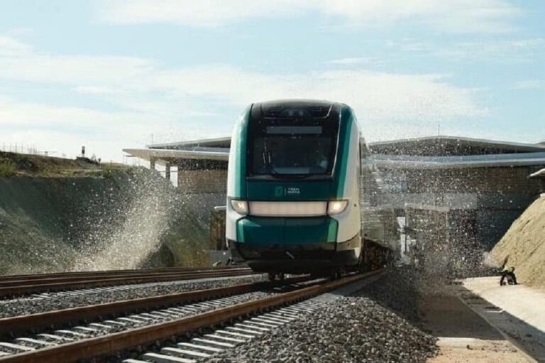 Pide_AMLO_paciencia_servicio_en_el_Tren_Maya-min (1)