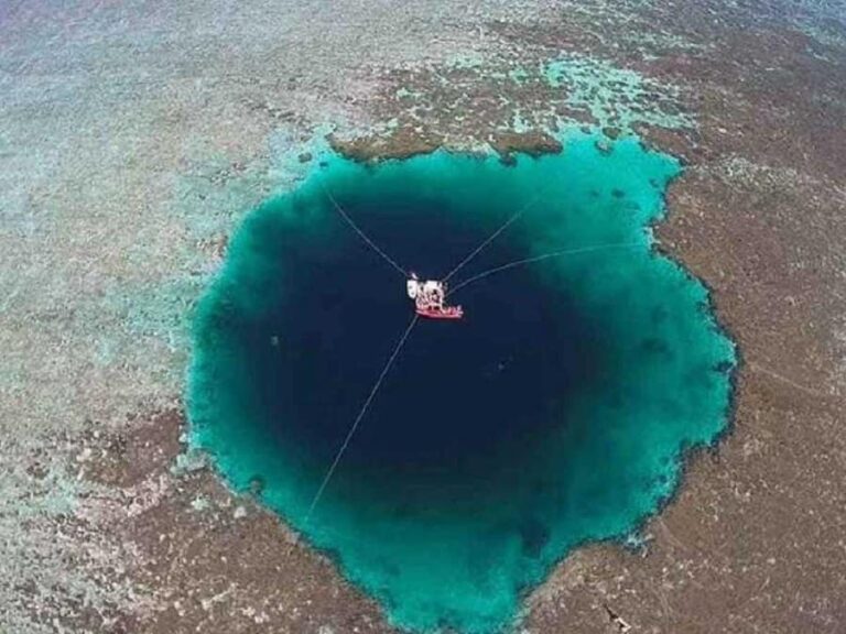 agujero azul más profundo del mundo-min