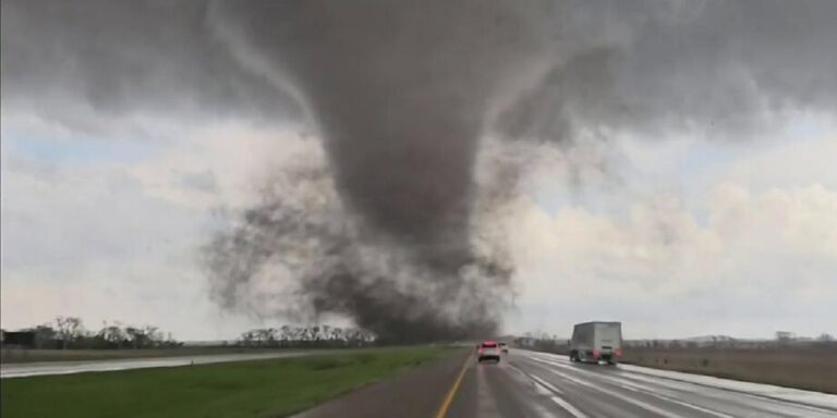 tornadas en todo el oeste de eua-min