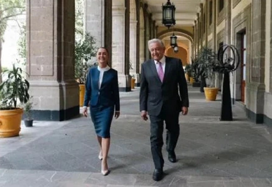 claudia y amlo en palacio-min-min