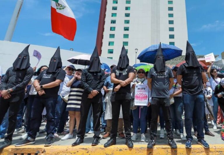 encapuchados en el paro del poder judicial-min