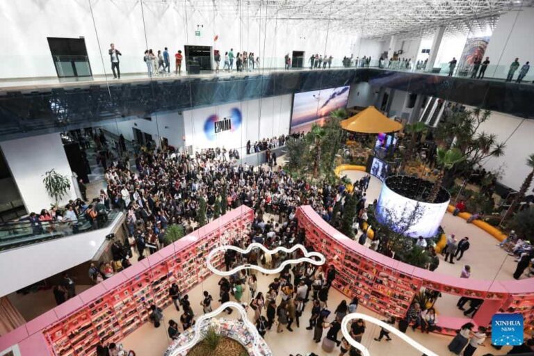 feria internacional del libro en Guadalajara Jalisco-min