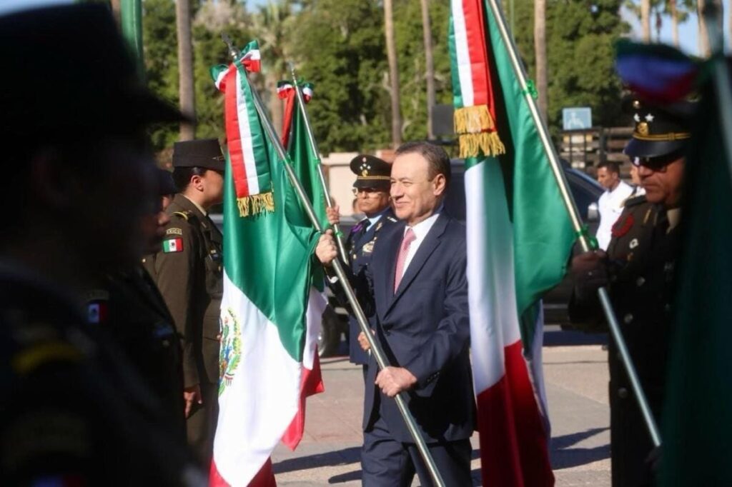 Encabeza Gobernador Durazo evento por el Día de la Bandera-min